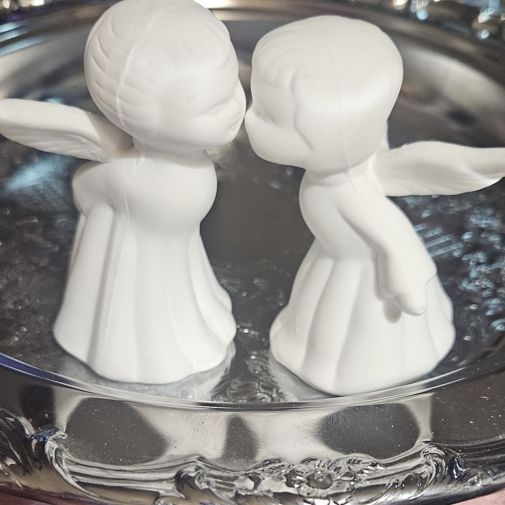 Vintage Angels/Cherubs Kissing Porcelain